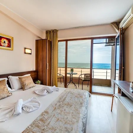 Casa Royal Pe Plaja Belona 3*