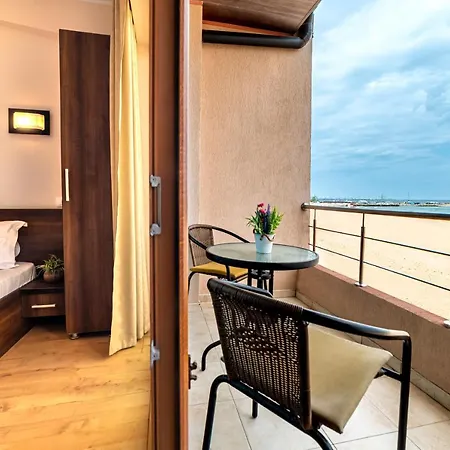 Casa Royal Pe Plaja Belona Πανσιόν Eforie Nord